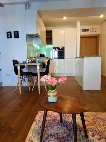 Apartament cu 2 camere semidecomandat, mobilat în Victoriei