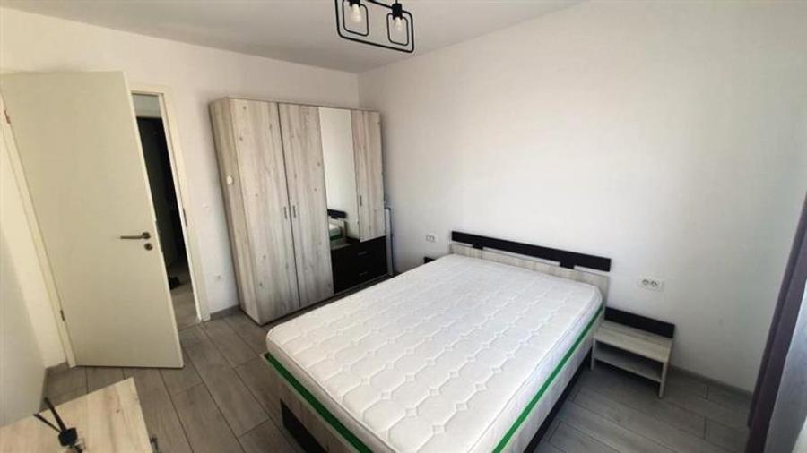 Apartament cu 2 camere decomandat, mobilat în Tractorul