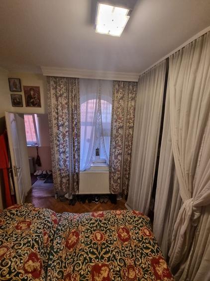 Apartament cu 3 camere semidecomandat în Teiul Doamnei