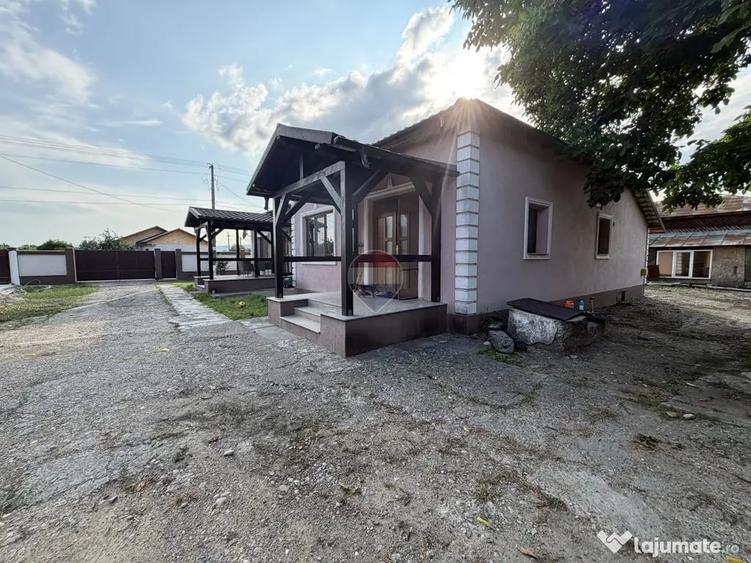 Casă cu 4 camere cu Teren 2500 Mp în Bolotești