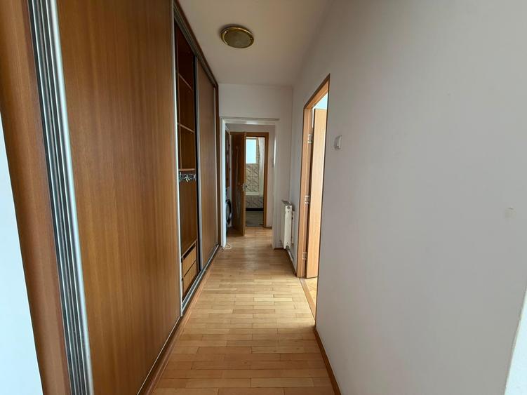 Apartament cu 3 camere decomandat în Titan