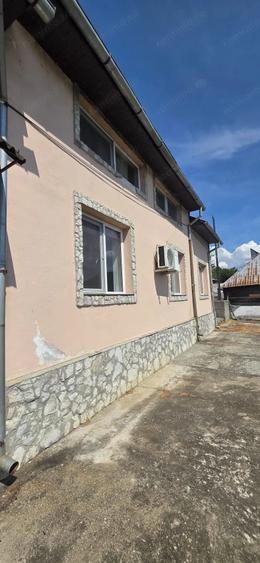Spațiu comercial, de 700 mp, în Berzasca