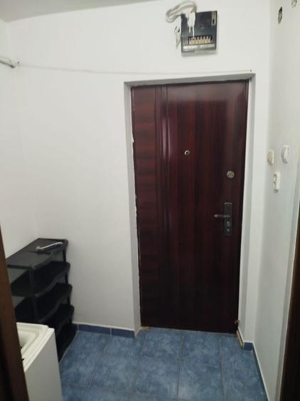 Garsonieră decomandată în 9 Mai