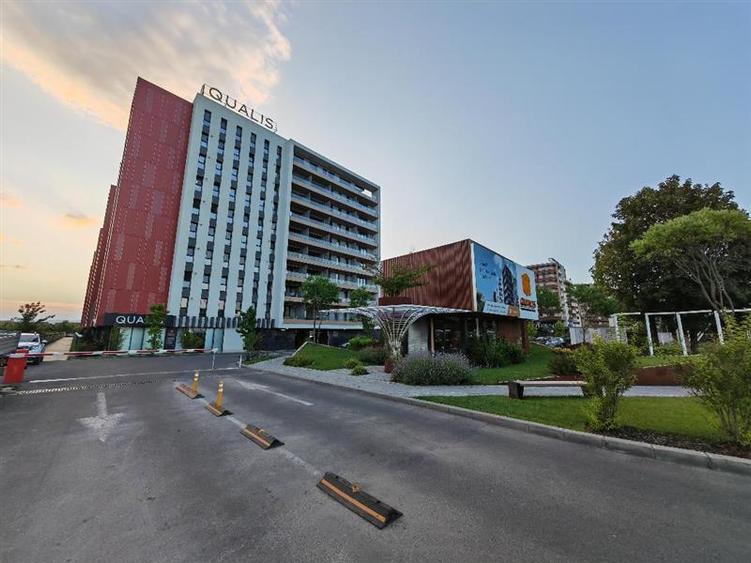 Apartament cu 3 camere decomandat, mobilat în Tractorul