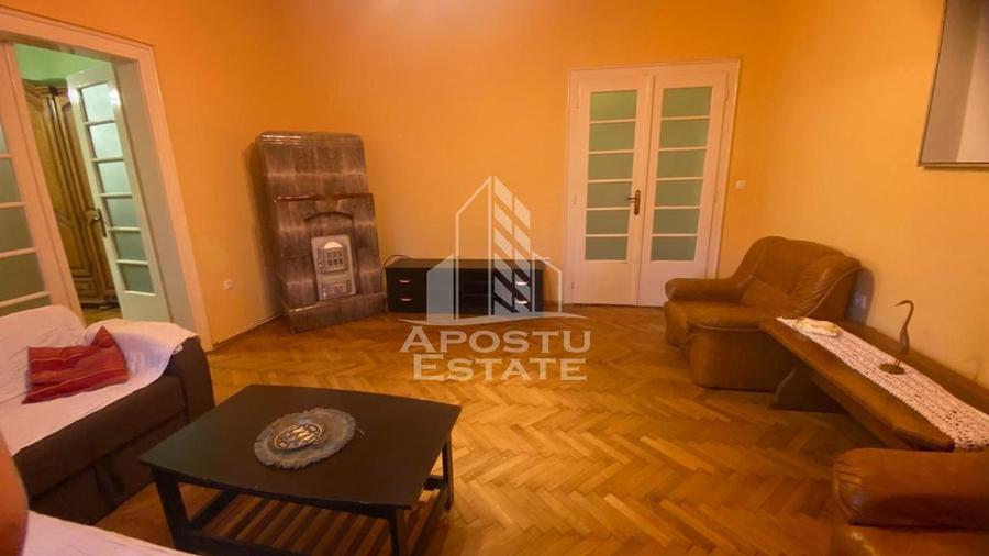 Apartament cu 3 camere decomandat, mobilat în Dâmbovița