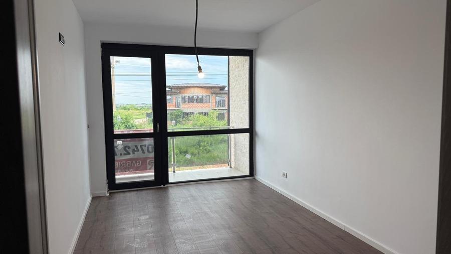 Duplex cu 10 camere cu Teren 500 Mp în Ostratu