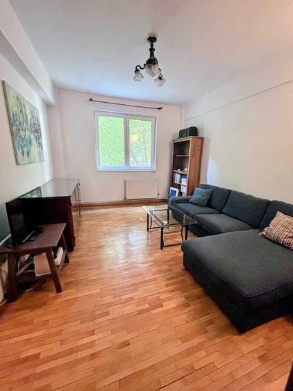 Apartament cu 3 camere decomandat în Jiului