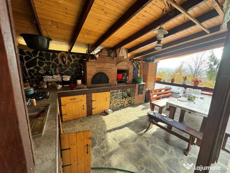 Casă cu 4 camere cu Teren 1527 Mp în Tăuții de Sus