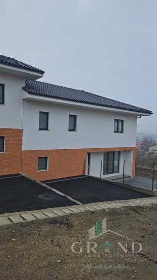 Duplex cu 4 camere cu Canalizare în Chinteni
