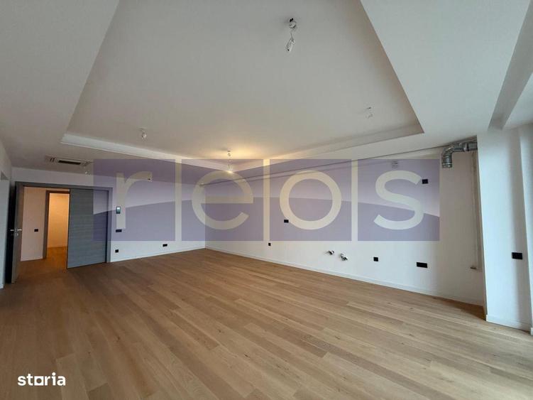 Apartament cu 4 camere decomandat în Floreasca