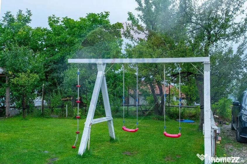 Casă cu 8 camere cu Teren 888 Mp în Sohodol