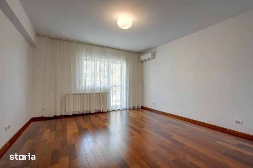 Apartament cu 4 camere în Romană