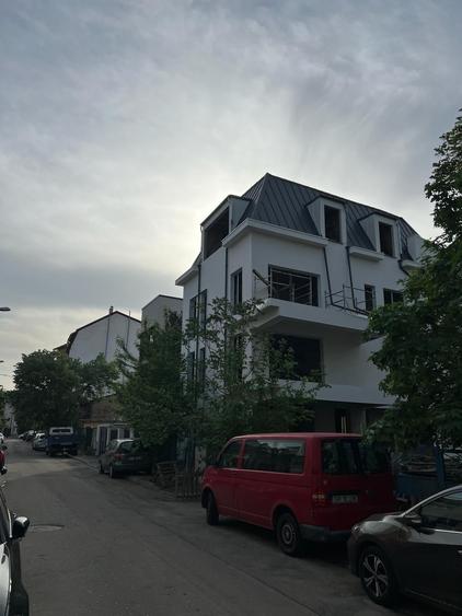 Apartament cu 4 camere decomandat în Dorobanți