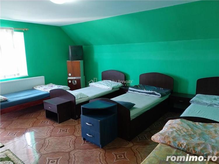 Casă cu 10 camere cu Teren 300 Mp în Vulcan