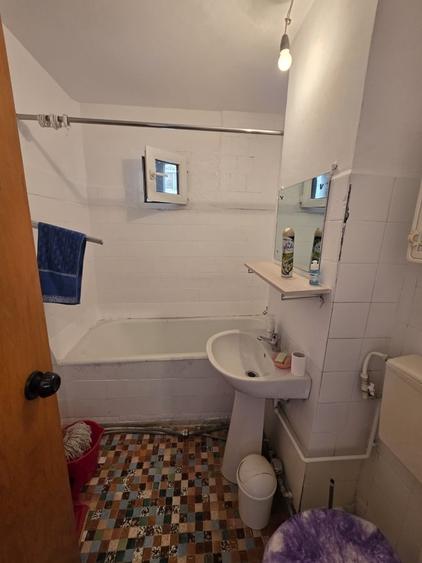 Apartament cu 3 camere decomandat în Zețarilor