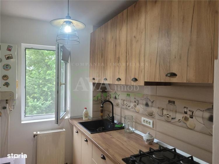 Apartament cu 3 camere semidecomandat în Brătești