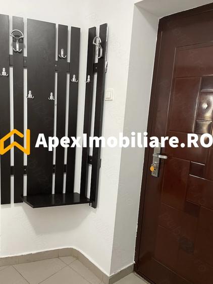 Apartament cu 3 camere semidecomandat, mobilat în Titan