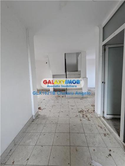 Casă cu 5 camere cu Teren 1000 Mp în 1 Decembrie