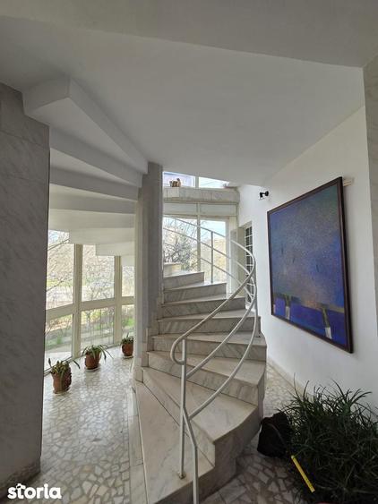 Casă cu 10 camere cu Teren 1293 Mp în Craiovei