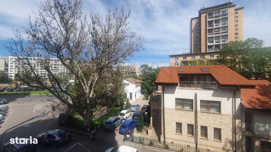 Apartament cu 3 camere decomandat în Centrul Civic