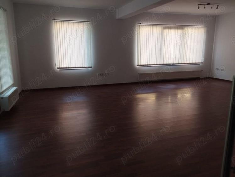 Spațiu comercial, de 200 mp, în Central