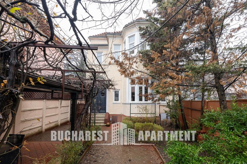 Casă individuală cu 5 camere cu Teren 150 Mp în Dorobanți