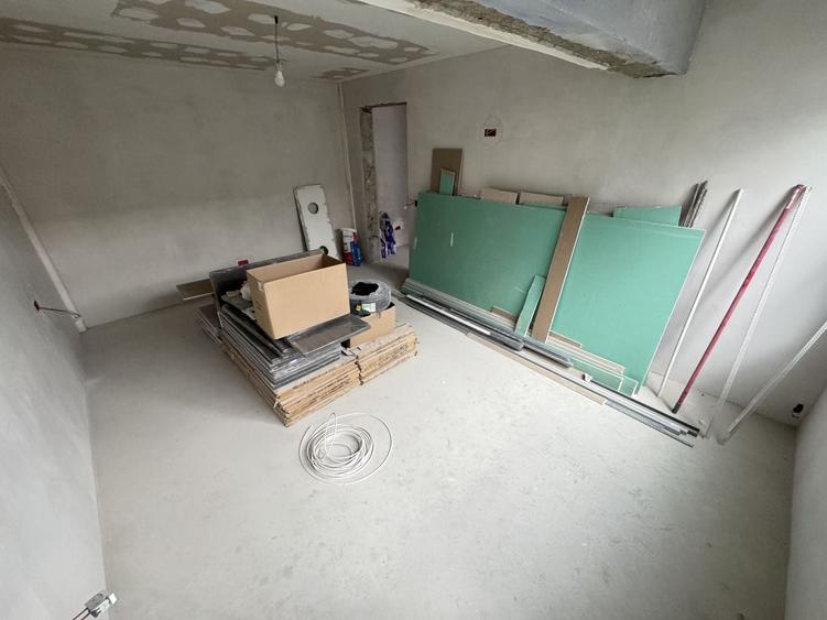 Apartament cu 3 camere decomandat în CET