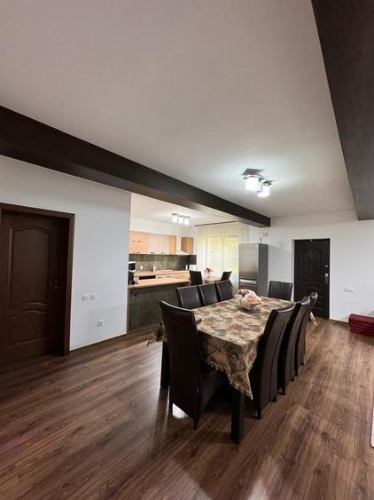 Casă individuală cu 7 camere cu Canalizare în Cheia