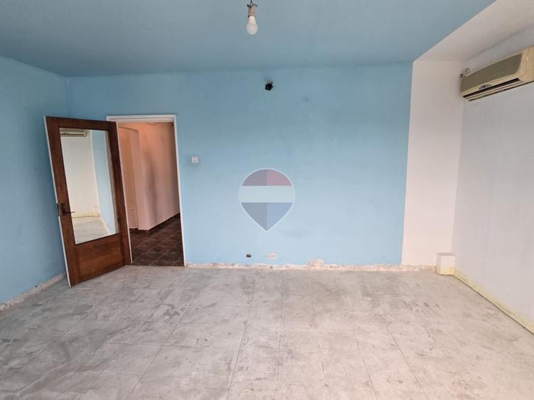 Apartament cu 3 camere decomandat în Berceni