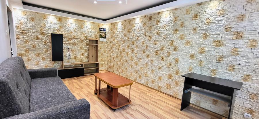 Apartament cu 3 camere decomandat în Dristor