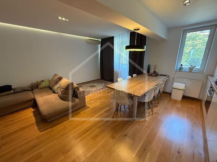 Apartament cu 3 camere decomandat, mobilat în Băneasa