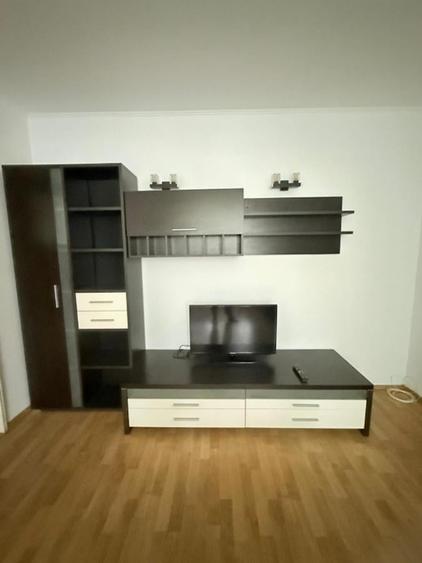 Apartament cu 3 camere semidecomandat în Drumul Taberei