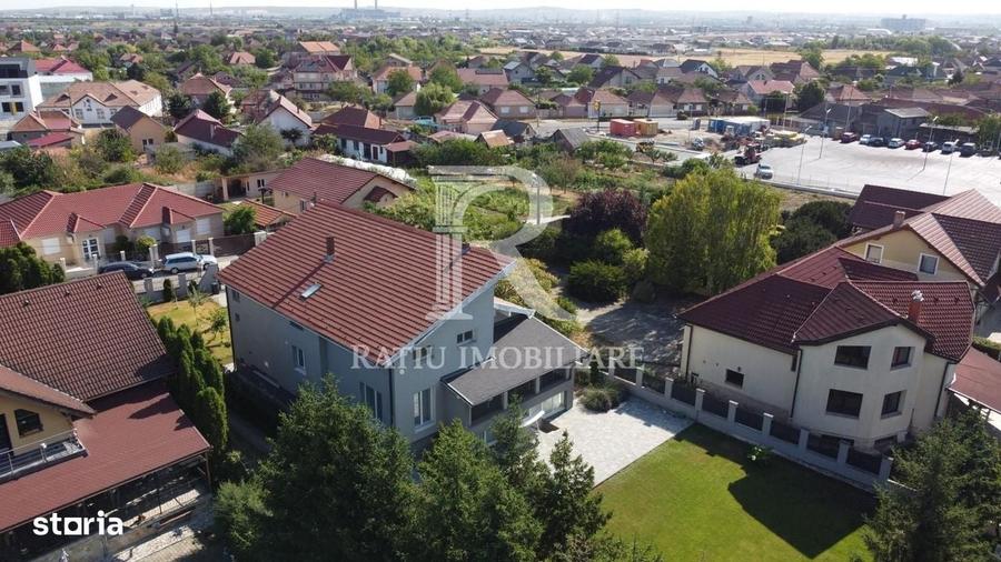 Casă cu 4 camere în Sântandrei