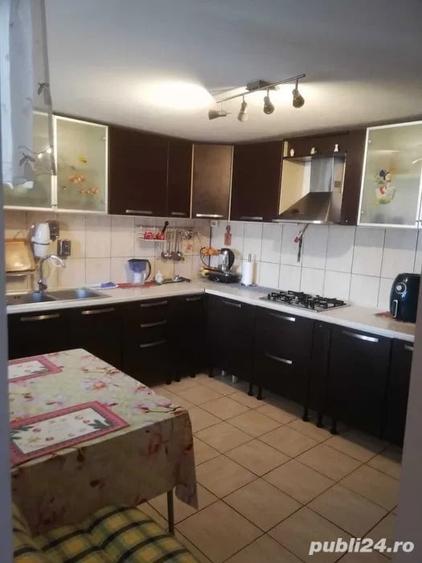 Casă cu 5 camere cu Teren 2100 Mp în Malu cu Flori