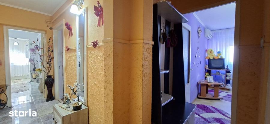 Apartament cu 4 camere decomandat, mobilat în Micro 39