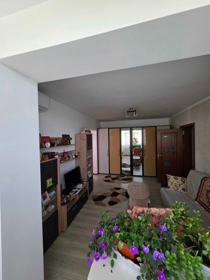 Apartament cu 2 camere semidecomandat în Calea București