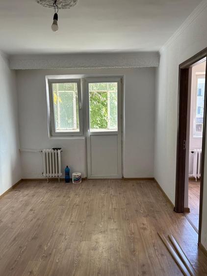 Apartament cu 3 camere semidecomandat în Găvana