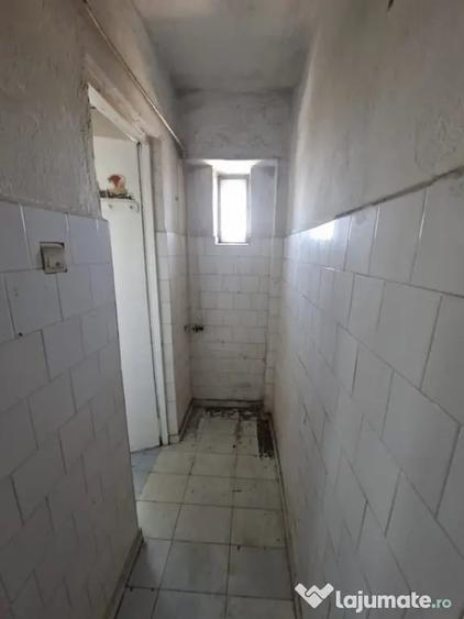 Apartament cu 4 camere decomandat în Lăpuș Argeș