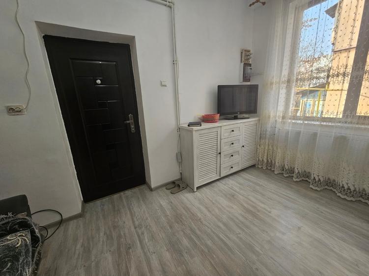 Apartament cu 2 camere decomandat, mobilat în Gara de Nord