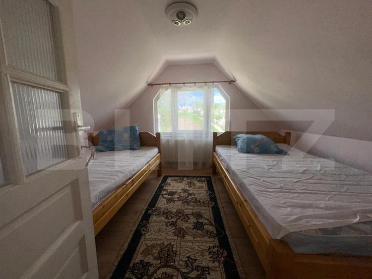 Casă individuală cu 12 camere cu Canalizare în Rapoltu Mare