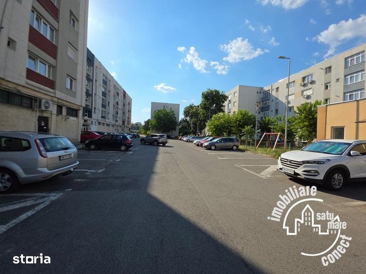 Apartament cu 4 camere decomandat în Micro 17