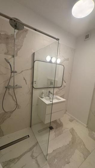 Apartament cu 3 camere decomandat în Aviației