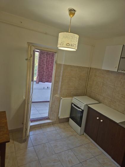Inchiriez apartament cu 2 camere decomandat in zona Modern et.4/4 - 5
