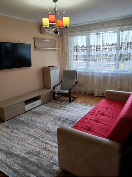 Apartament cu 3 camere semidecomandat în Colentina