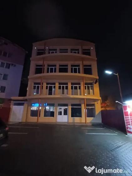 Spațiu comercial, de 300 mp, în 7 Noiembrie