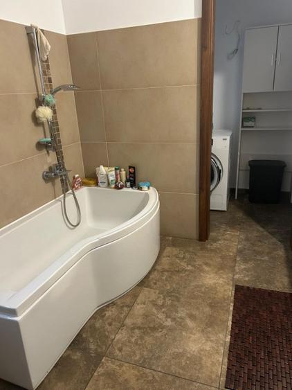 Casă cu 5 camere cu Teren 221 Mp în Obor