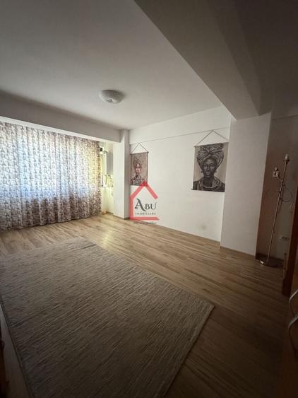 Garsonieră decomandată, mobilată în Baza 3