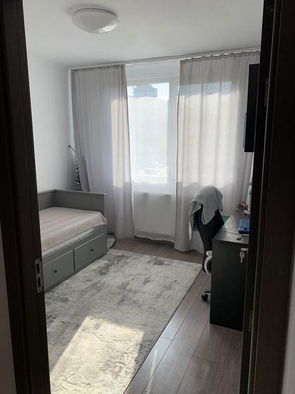 Apartament cu 3 camere decomandat în Lacul Morii