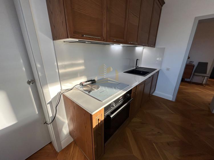 Apartament cu 4 camere circular, mobilat în Central