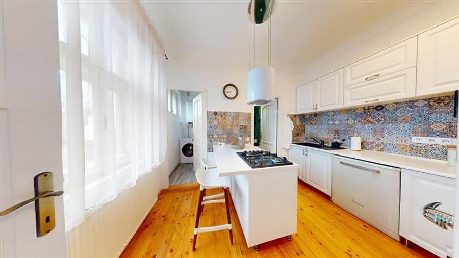 Apartament cu 3 camere semidecomandat în Central